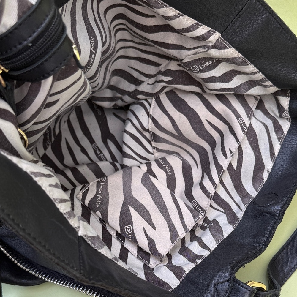 Black Linea Pelle Convertible Leather Shoulder Bag with Beautiful Details - Picture 15 of 16